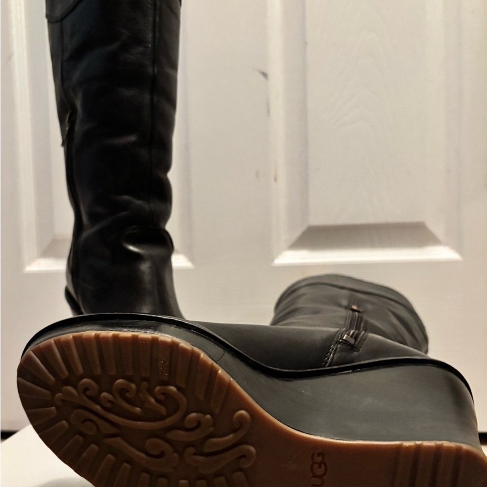 LIKE NEW UGG PLATFORM “BELOW THE KNEE” LEATHER & SHEEPSKIN BOOTS  SZ 8.5 - Picture 7 of 12
